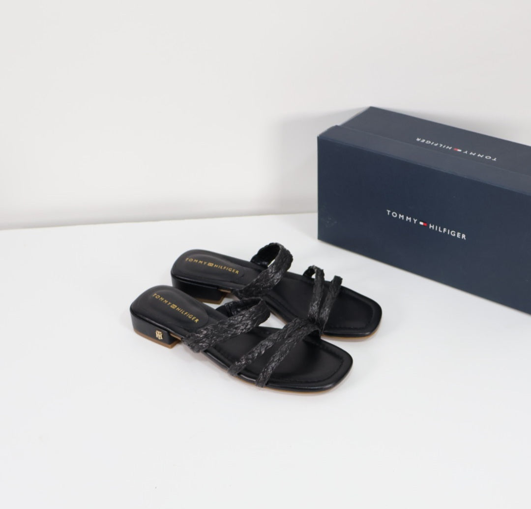 TOMMY HILFIGER Women's Olise Flat Slip-on Dress Sandals